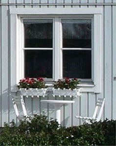 Återkommande underhåll och målning av fönster hjälper till att bevara fönstrets livslängd