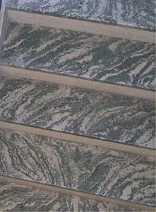 Efter slipning och behandling av trappan så får du en fräsch och lättstädad trappa