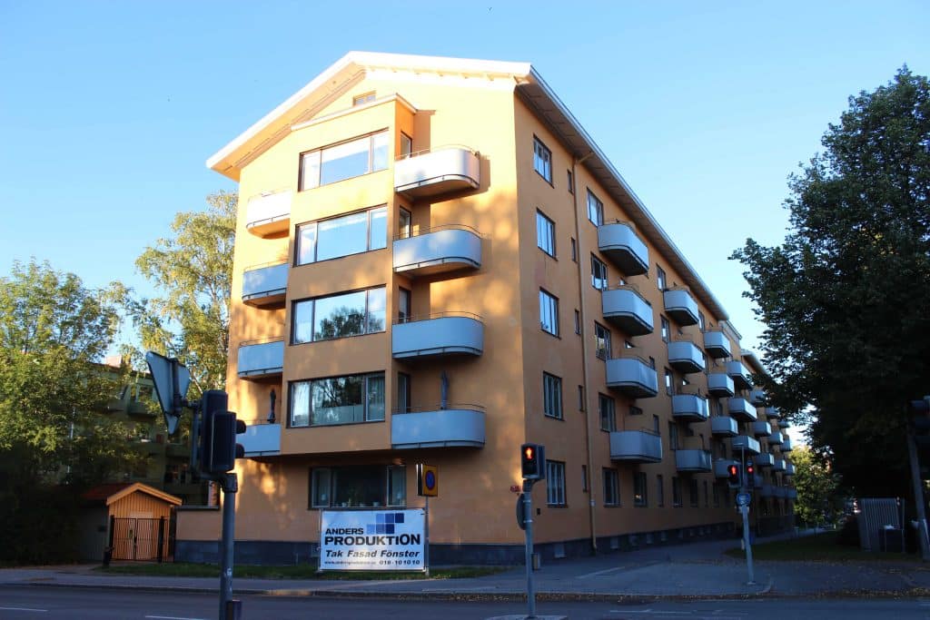 Fönstren på BRF Esplanaden målades och renoverades