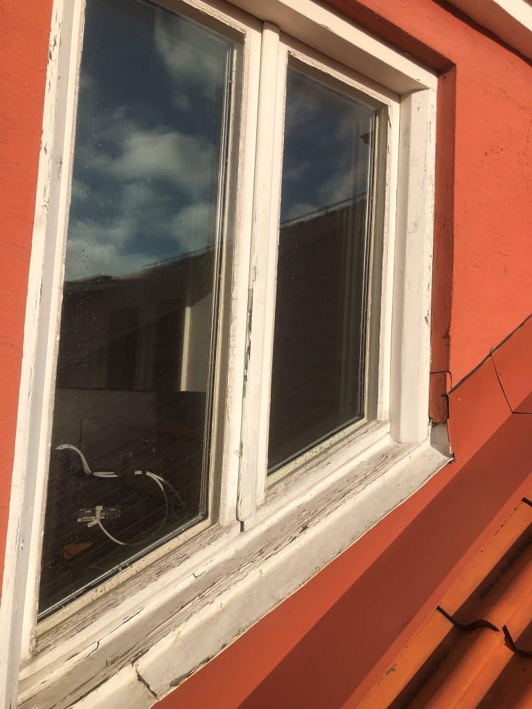 Före målning av fönster på Norrgården